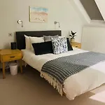 Magnificent House For 6 In Fulham With Back Garden