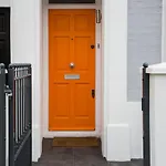 Magnificent House For 6 In Fulham With Back Garden
