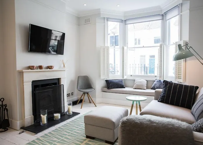 Magnificent House For 6 In Fulham With Back Garden